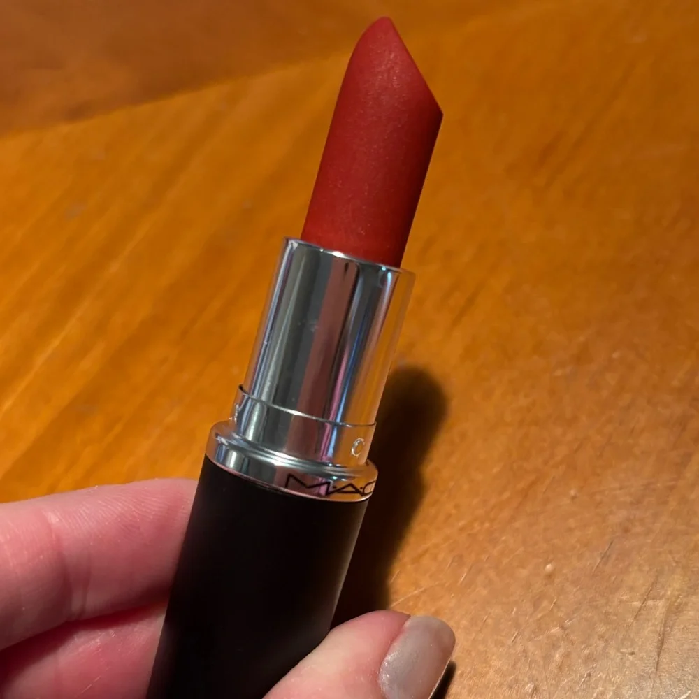 MAC Macximal Matte Lipstick Overstatement